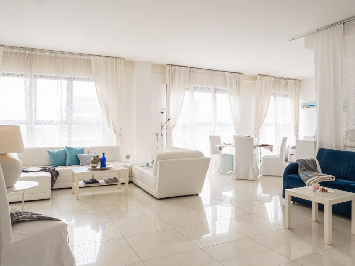 The Rent - Spacious With Balcony In Viale Monza Milán